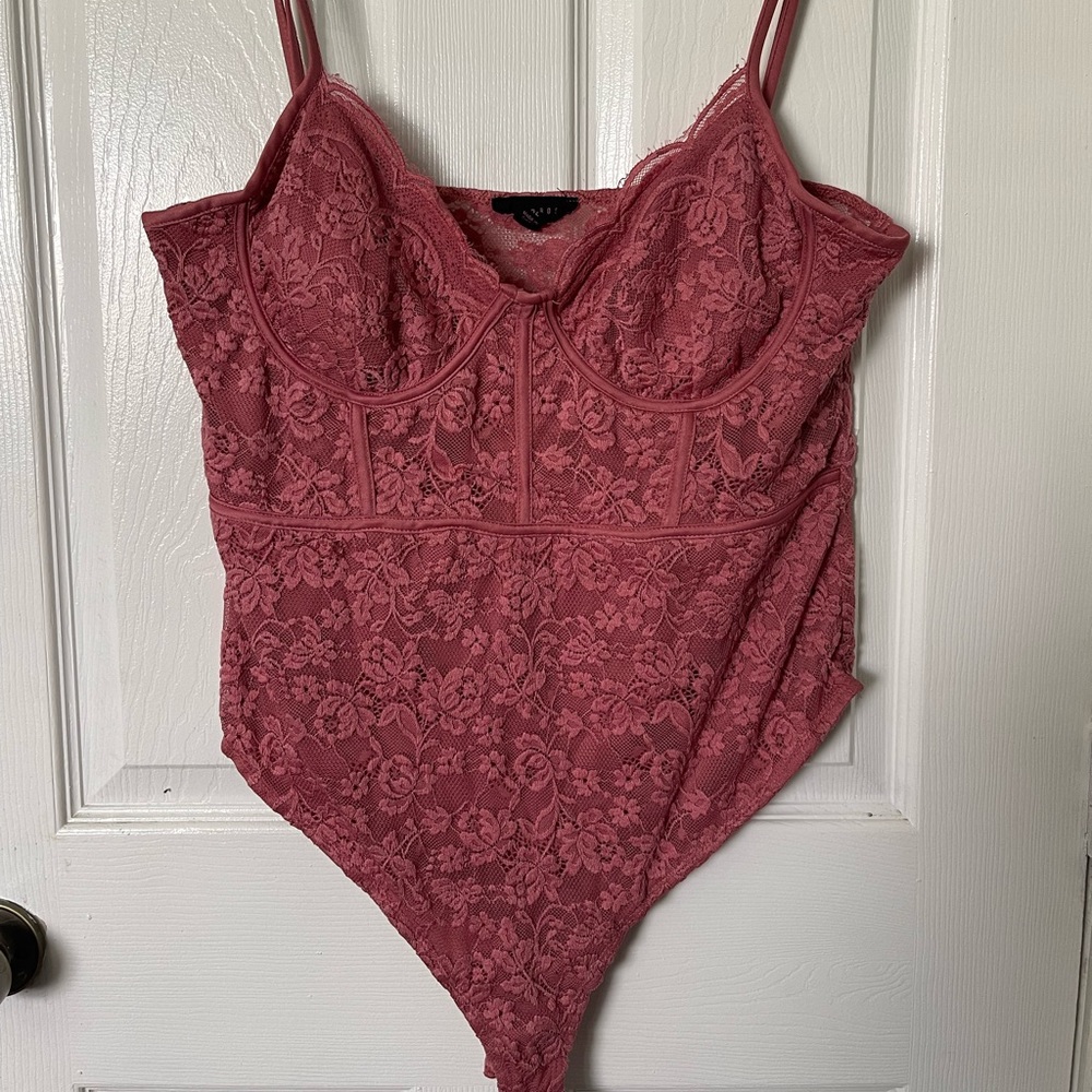 Mauve leotard with lace accent